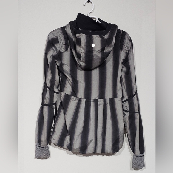 Lululemon: Track and Field Jacket - Black gray Striped Size 6-8 - Picture 4 of 6